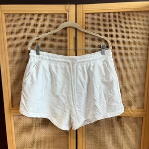 Automet Women’s XL White Shorts